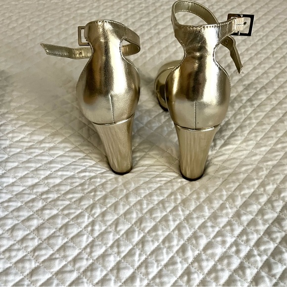 Heels - Picture 2 of 6